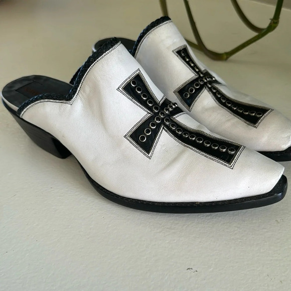 Tres Outlaws white with black Cross Swarovski crystals Pointed Toe mule boot 8.5 - Picture 7 of 16